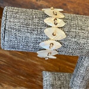 Vintage hand carved Mother of Pearl and bead bracelet